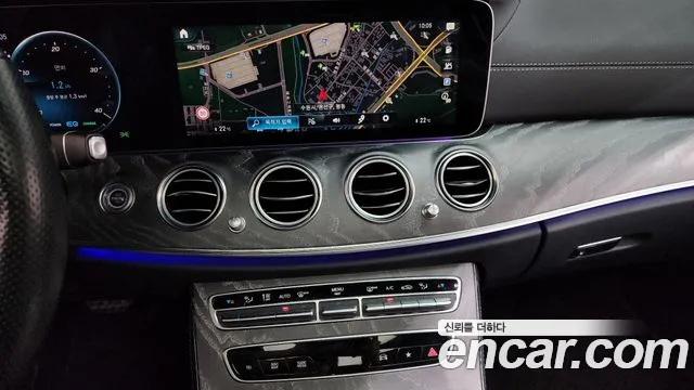 Mercedes-Benz E-Class 2022 — фото 14