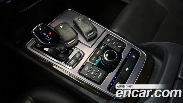 Hyundai Equus 2015 — фото 9