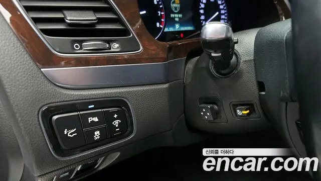 Hyundai Equus 2015 — фото 15