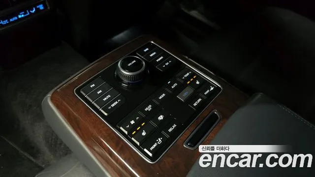Hyundai Equus 2015 — фото 18