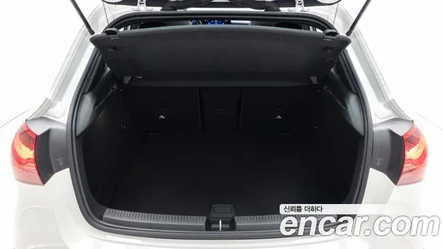 Mercedes-Benz A-Class 2025 — фото 11