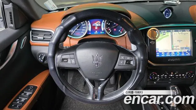 Maserati Ghibli 2015 — фото 14