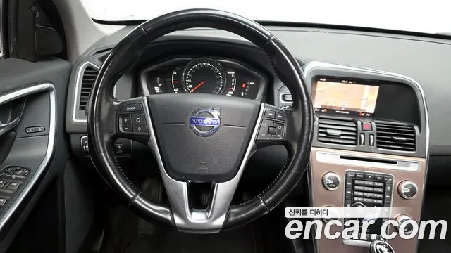 Volvo XC60 2017 — фото 13