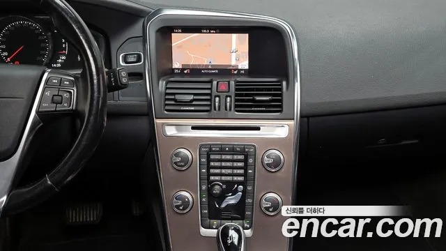 Volvo XC60 2017 — фото 14