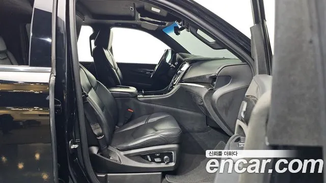 Cadillac Escalade 2018 — фото 11
