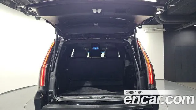 Cadillac Escalade 2018 — фото 20