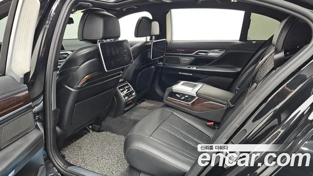 BMW 7-Series 2016 — фото 11