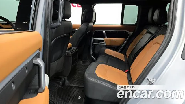 Land Rover Defender 2024 — фото 12