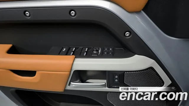 Land Rover Defender 2024 — фото 18