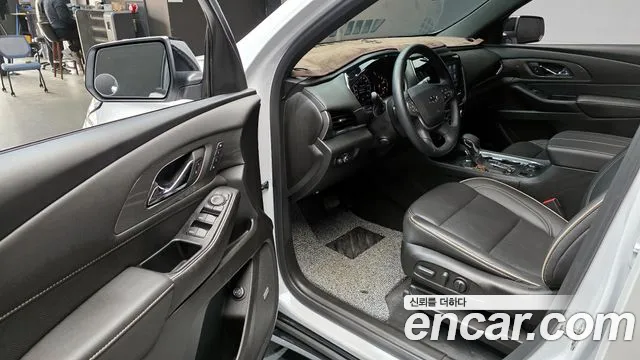 ChevroletGMDaewoo Traverse 2023 — фото 11