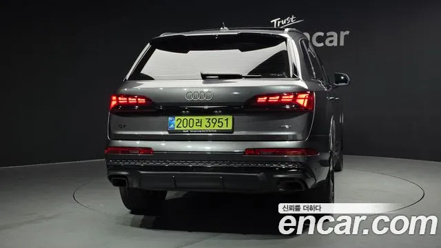Audi Q7 2025 — фото 4