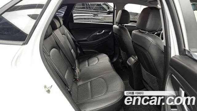 Hyundai i30 2018 — фото 12