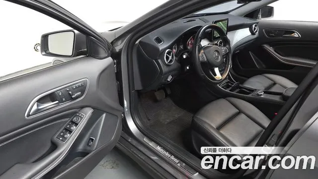 Mercedes-Benz GLA-Class 2016 — фото 10