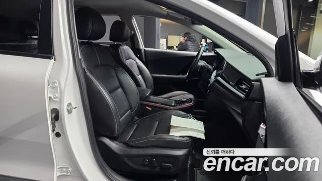 Kia Niro 2022 — фото 11
