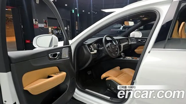 Volvo XC60 2019 — фото 10