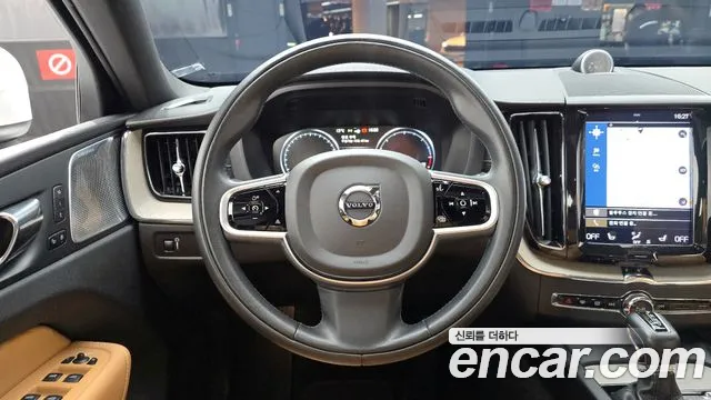 Volvo XC60 2019 — фото 13