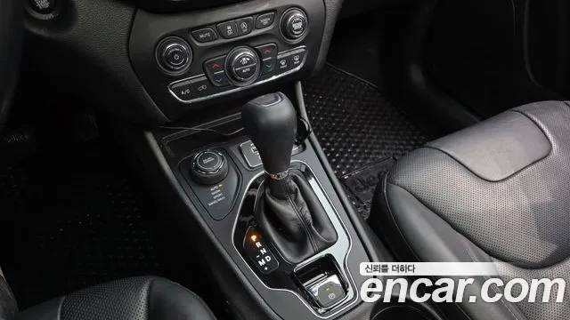 Jeep Cherokee 2021 — фото 9