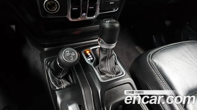 Jeep Wrangler 2019 — фото 9
