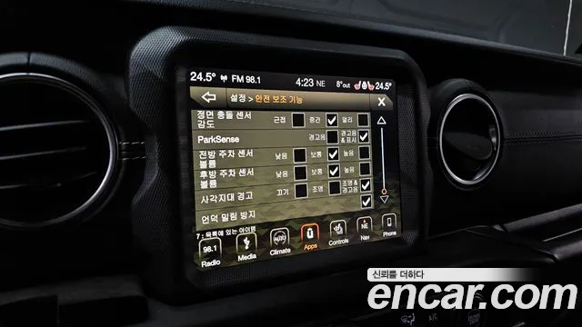 Jeep Wrangler 2019 — фото 16