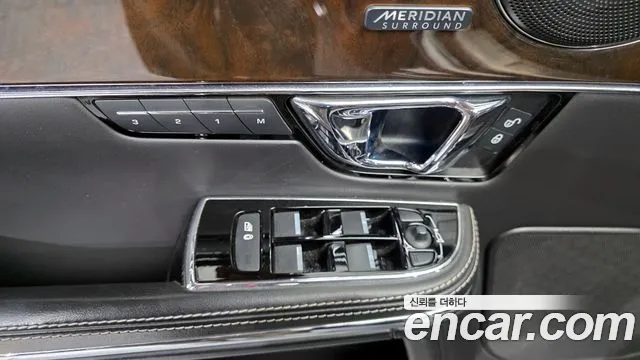 Jaguar XJ 2019 — фото 14