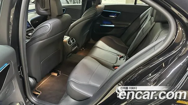 Mercedes-Benz C-Class 2025 — фото 11