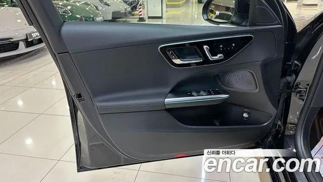 Mercedes-Benz C-Class 2025 — фото 14