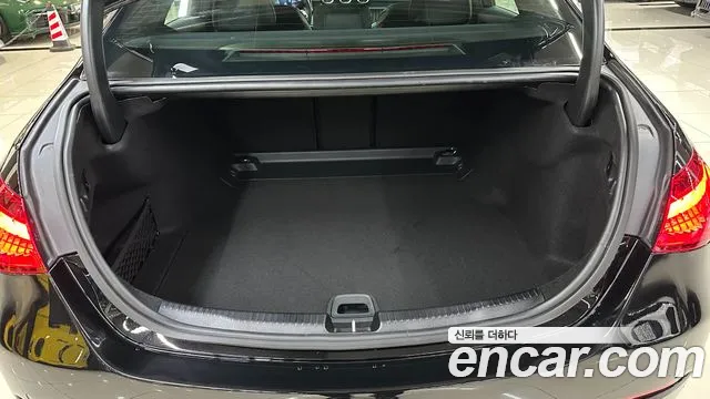 Mercedes-Benz C-Class 2025 — фото 15