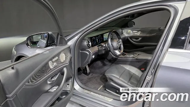 Mercedes-Benz E-Class 2022 — фото 10