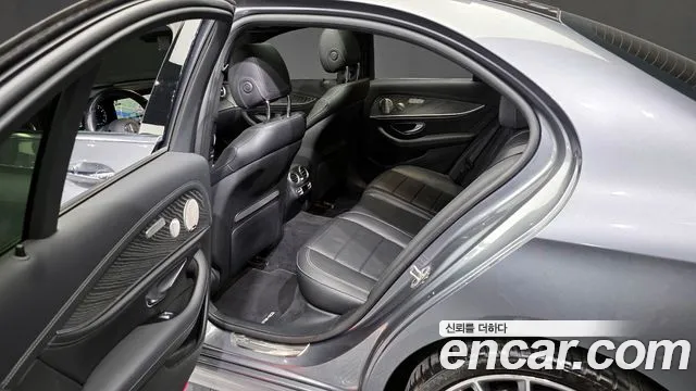 Mercedes-Benz E-Class 2022 — фото 11