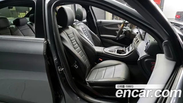 Mercedes-Benz E-Class 2022 — фото 12