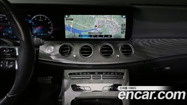 Mercedes-Benz E-Class 2022 — фото 17