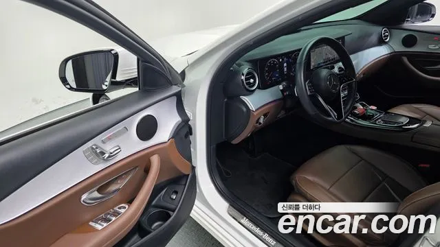 Mercedes-Benz E-Class 2021 — фото 13