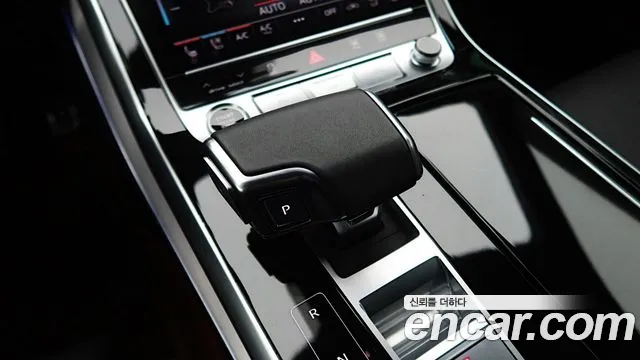 Audi Q8 2021 — фото 12