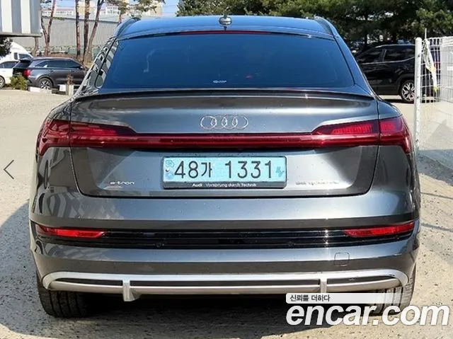 Audi e-tron 2022 — фото 4