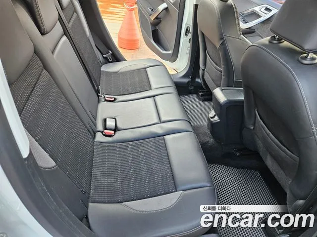 Peugeot 2008 2015 — фото 12