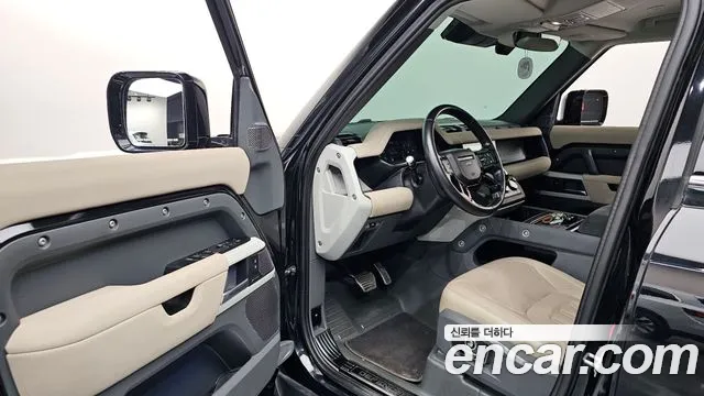Land Rover Defender 2022 — фото 10