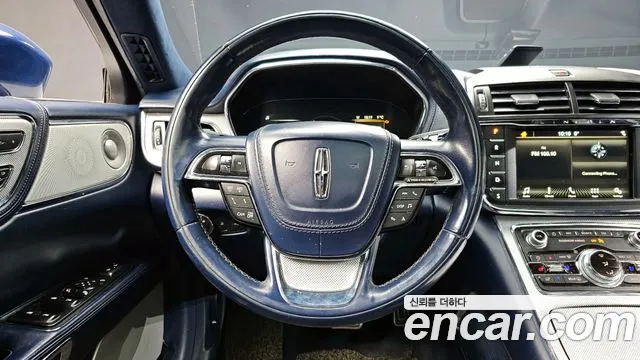 Lincoln Continental 2017 — фото 13