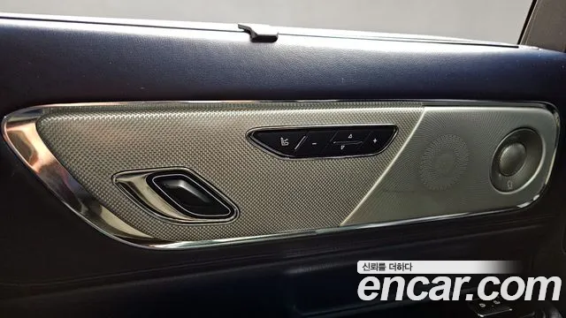 Lincoln Continental 2017 — фото 17