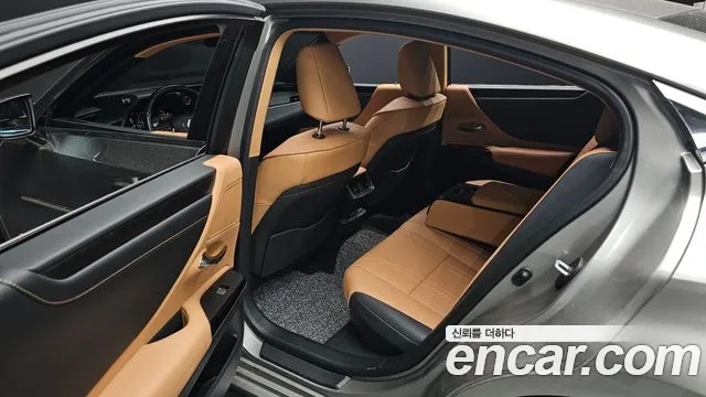 Lexus ES 2022 — фото 12