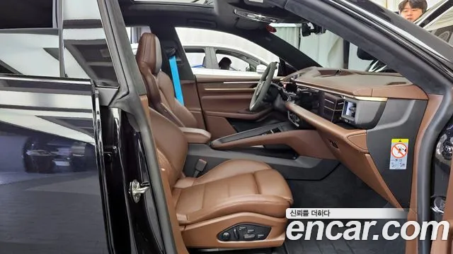 Porsche Macan 2025 — фото 11