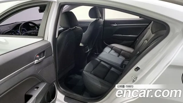Hyundai AVANTE 2019 — фото 11