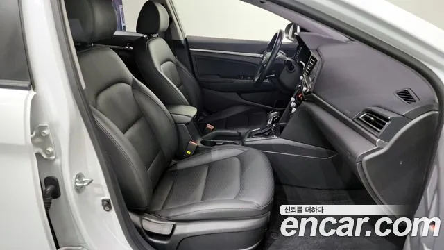 Hyundai AVANTE 2019 — фото 12