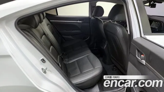 Hyundai AVANTE 2019 — фото 13