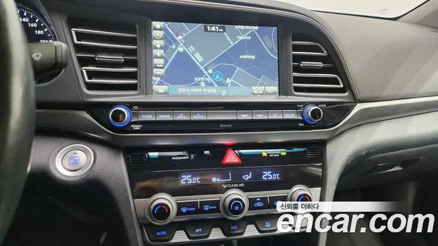 Hyundai AVANTE 2019 — фото 18