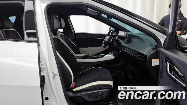 Kia EV6 2022 — фото 11
