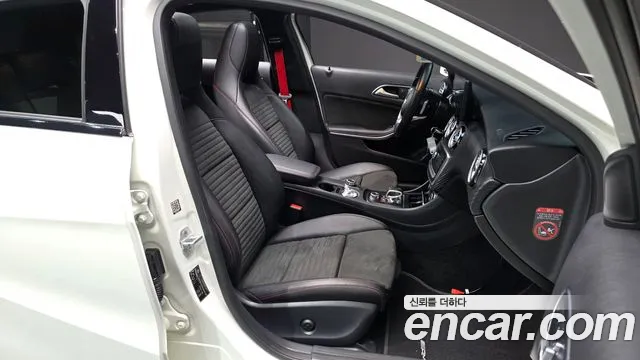 Mercedes-Benz A-Class 2017 — фото 10