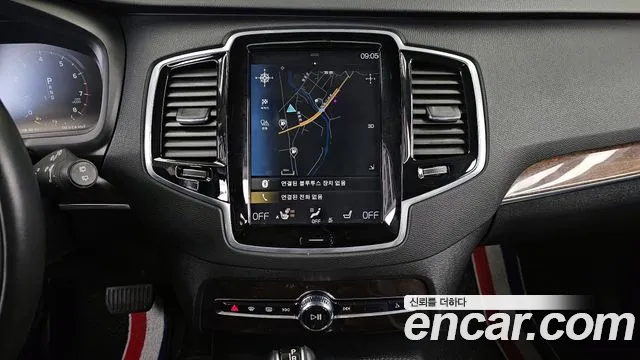 Volvo XC90 2018 — фото 14