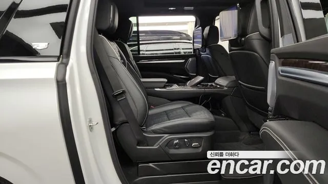 Cadillac Escalade 2025 — фото 12