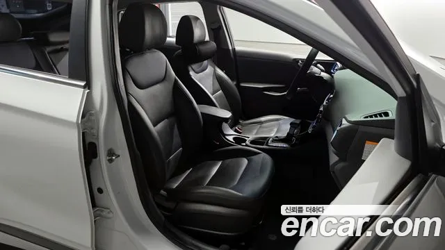 Hyundai Ioniq 2018 — фото 12