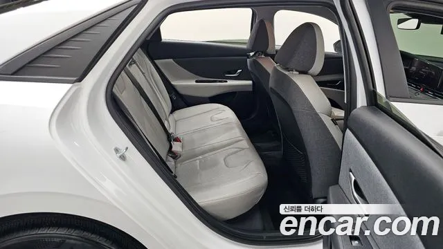 Hyundai AVANTE 2023 — фото 11